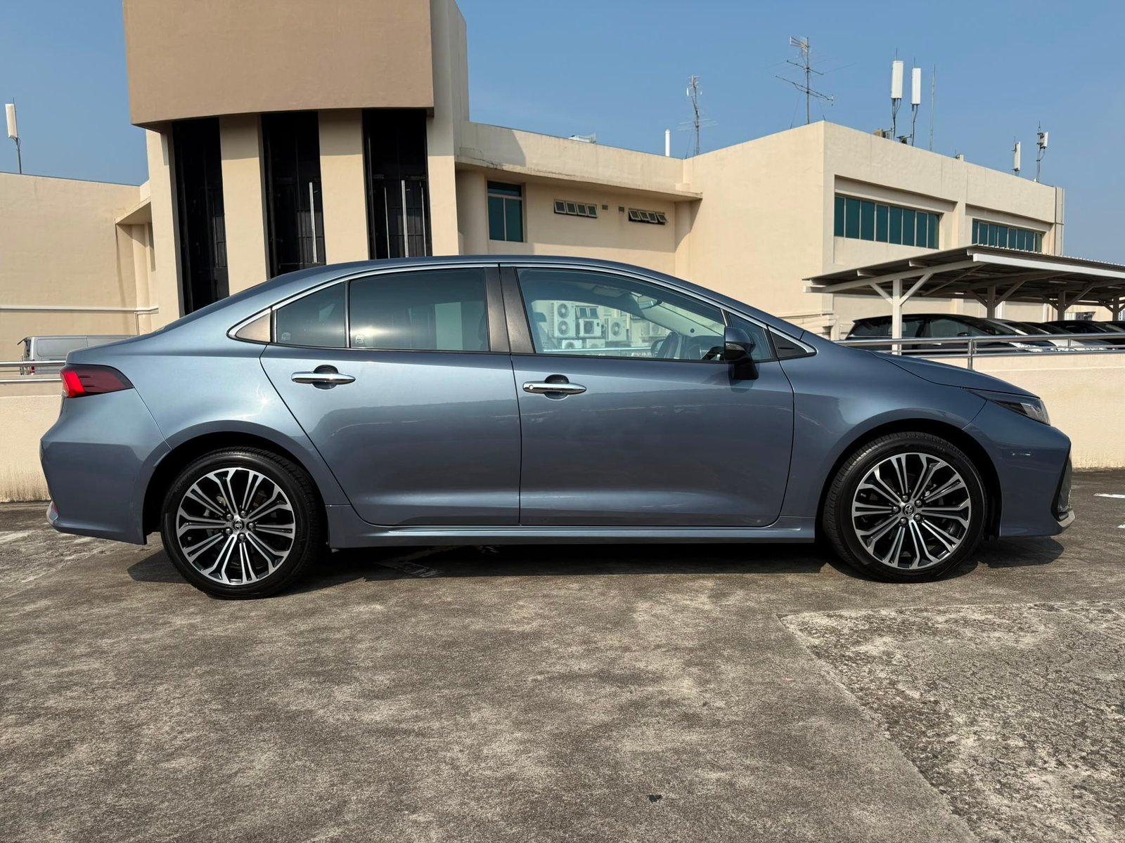 Toyota Corolla Altis Hybrid photo 4